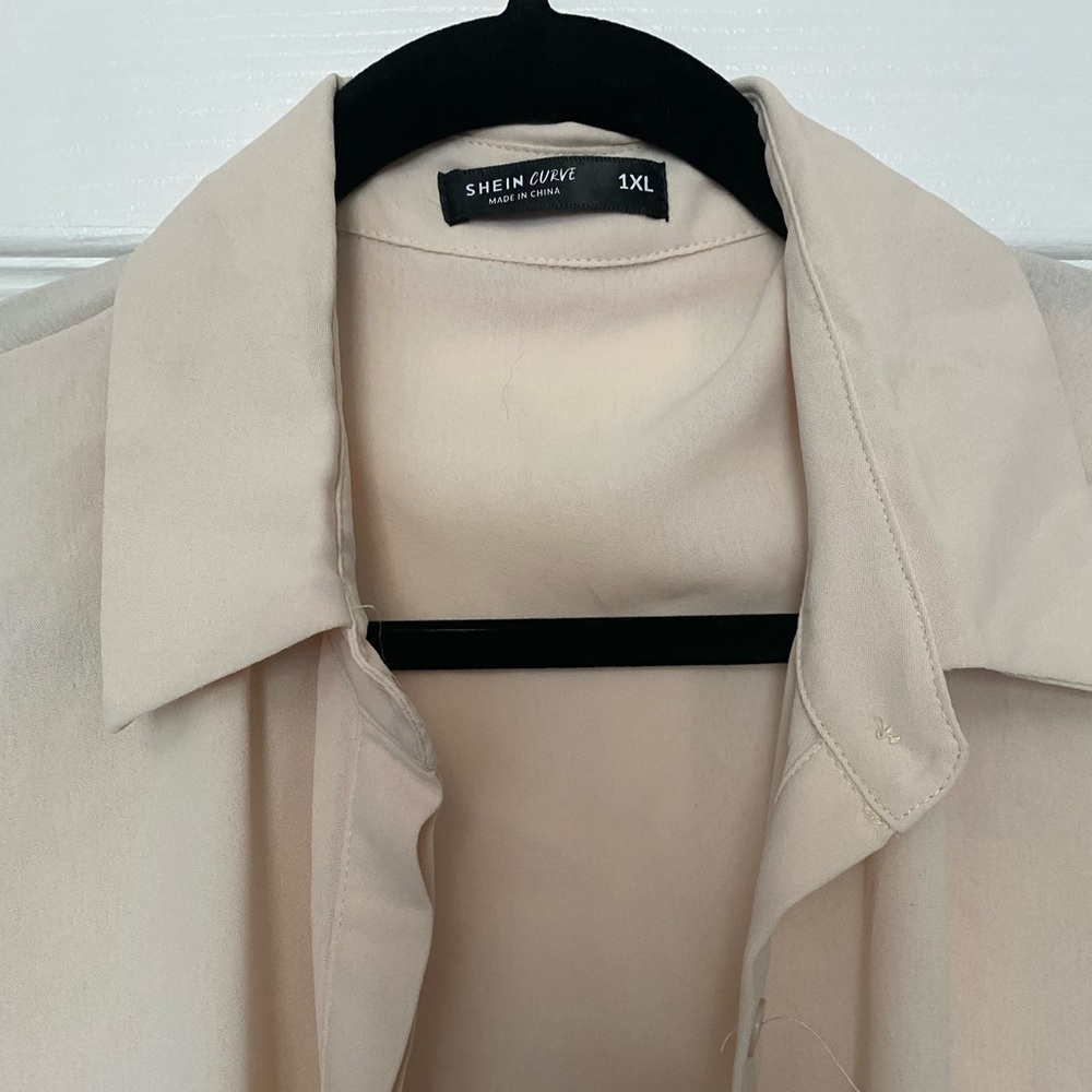 Flowy Cream Button-Up Blouse - Picture 2 of 2